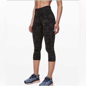 Lululemon fast and free cropped leggings in black/purple camo Size 4